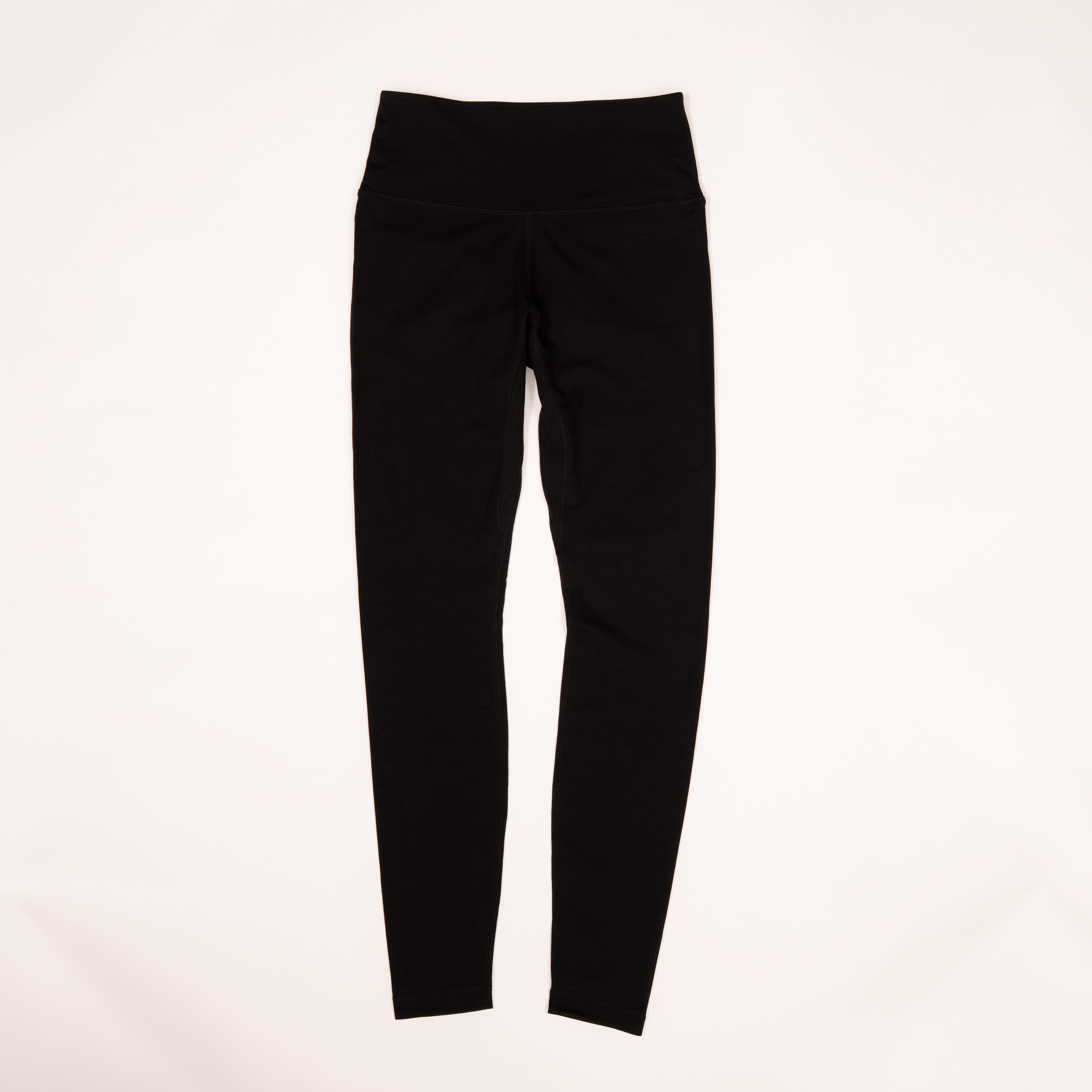 Ainé leggings front view - 4-way stretch fabric